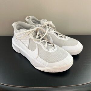 Nike Team Hustle D 10 basketball shoes youth size 5